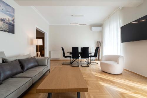 Corner Penthouse in Acropolis