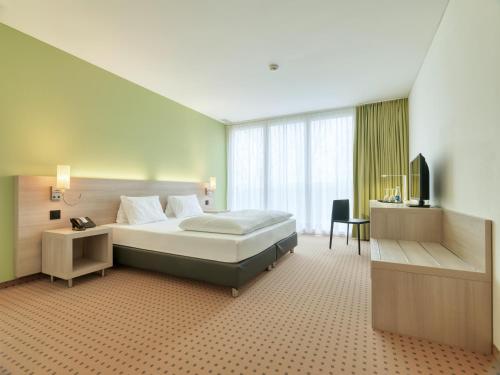 Voodi või voodid majutusasutuse Hotel Eastside (free parking garage) toas