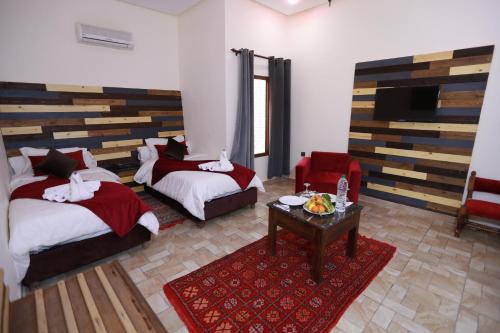 Ein Bett oder Betten in einem Zimmer der Unterkunft Kasbah Tizimi