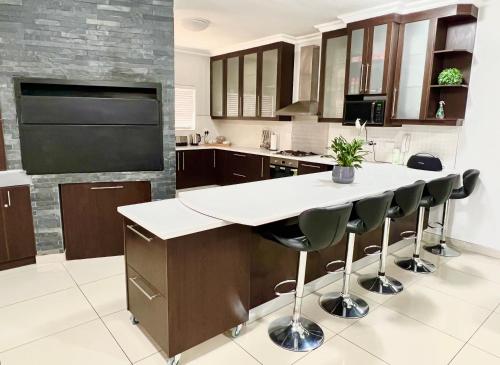 Cuina o zona de cuina de Crossroads Luxury Accommodation
