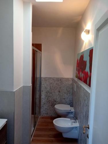 La casa del pittore Squillantini suiteにあるバスルーム