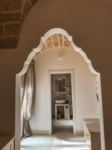 a hallway with an archway in a house at Palazzo Alma luxury rooms in Casarano