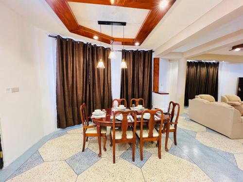 Χώρος καθιστικού στο Urban Haven -Entire Apartment