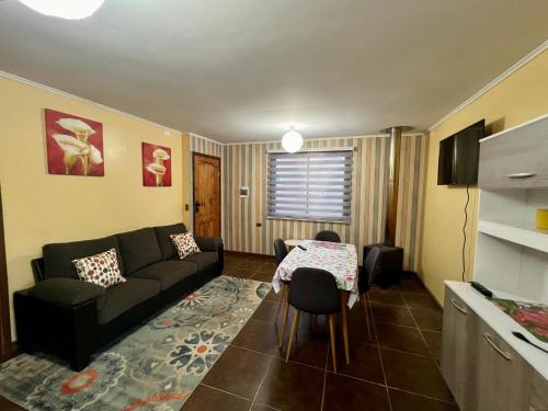 a living room with a couch and a table at Cabañas Ruta Lacustre in Licán Ray