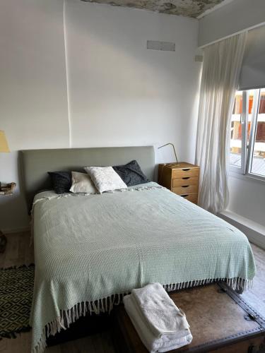 a bedroom with a large bed and a window at Delta Center , loft 51 ms , frente a Nordelta. in Benavídez
