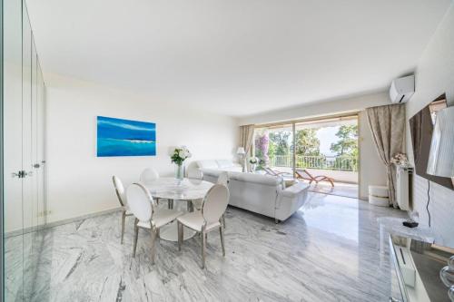 Bright one-bedroom in a quiet area wswimming pool