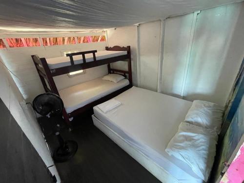 a small room with two bunk beds in it at Tours Mandala Beach in Baru