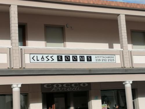 a sign on top of a building at CLASS ROOMS AFFITTACAMERE in SantʼAnna Arresi