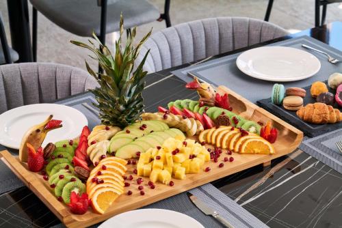 Makanan di atau berdekatan hotel