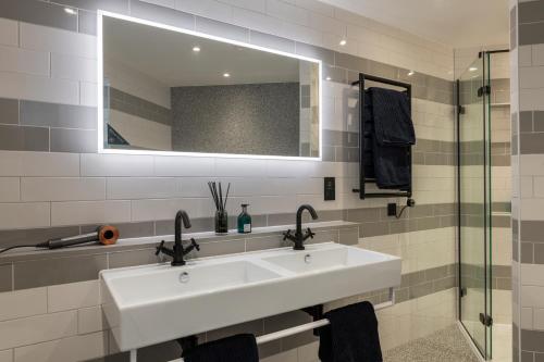 a bathroom with a sink and a mirror at Four The Reach in Salcombe