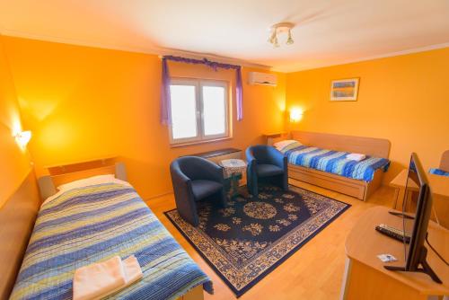 Postel nebo postele na pokoji v ubytování Guest house Mali hotel