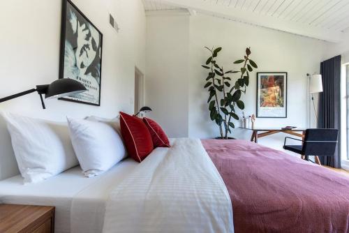 Stunning Hollywood Midcentury Modern-Views-Best Location! photo 36