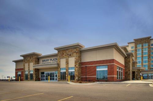 an empty parking lot in front of a building at Drury Plaza Hotel Cape Girardeau Conference Center in Cape Girardeau