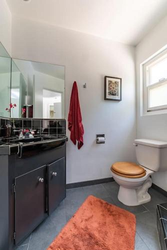 Stunning Hollywood Midcentury Modern-Views-Best Location! photo 9