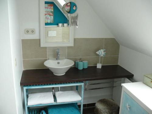 a small bathroom with a sink and a sink at Wik7B in Niendorf