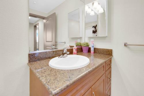 a bathroom with a white sink and a mirror at San Diego 2 Bedroom Walk to the Mall in San Diego