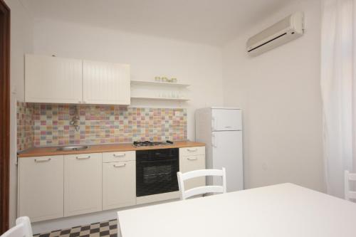 Kuchyň nebo kuchyňský kout v ubytování Apartments with WiFi Split - 9126