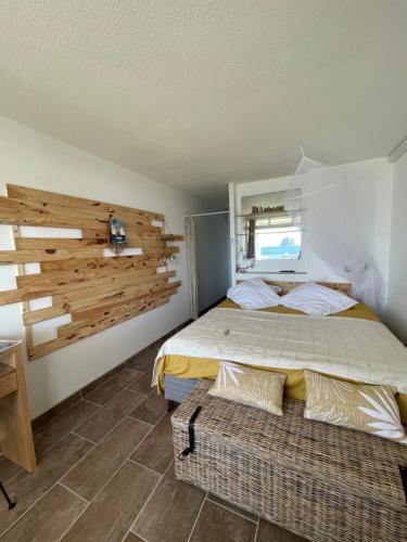 a bedroom with two beds and a window at Appart chambre et salon in Le Diamant
