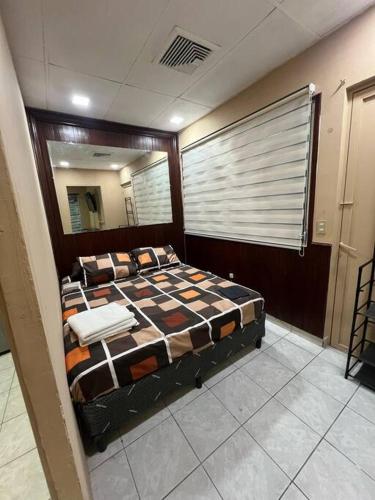 a bedroom with a large bed with a mirror at Apto. mejor zona de San Salvador in San Salvador
