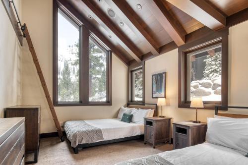 a bedroom with two beds and two windows at Bronson by AvantStay Luxurious Home On The Slopes in Olympic Valley