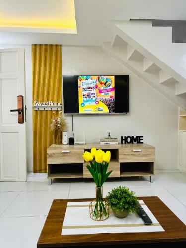 A television and/or entertainment centre at La Maison - Homestay near Clark Airport
