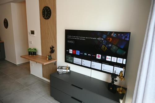 TV a/nebo společenská místnost v ubytování ADRIANIK Apartment