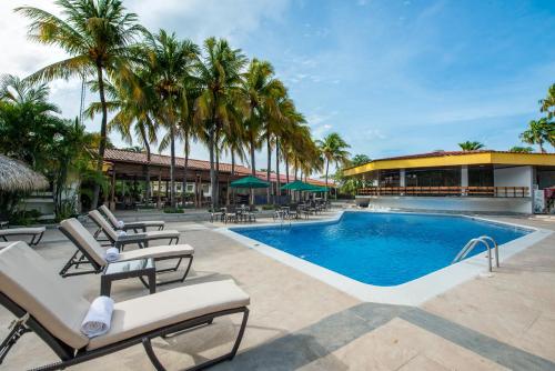 Piscina a Hotel Globales Camino Real Managua o a prop