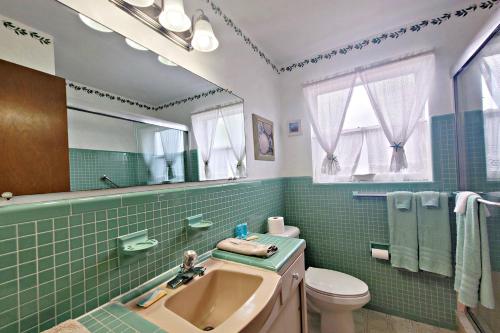 Ένα μπάνιο στο 108 Seaway Bungalow