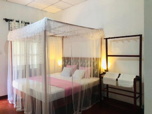 Llit o llits en una habitació de Sumudu Modern Villa