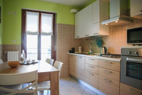 Double Space Apartment - Milano Santa Giulia- 6 guests 2 bedrooms 2 bathrooms-Airport -Train-Garage
