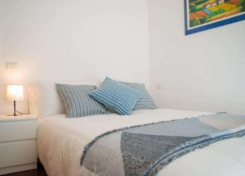 Double Space Apartment - Milano Santa Giulia- 6 guests 2 bedrooms 2 bathrooms-Airport -Train-Garage