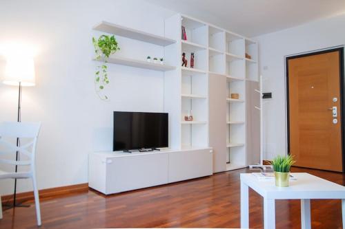 Double Space Apartment - Milano Santa Giulia- 6 guests 2 bedrooms 2 bathrooms-Airport -Train-Garage
