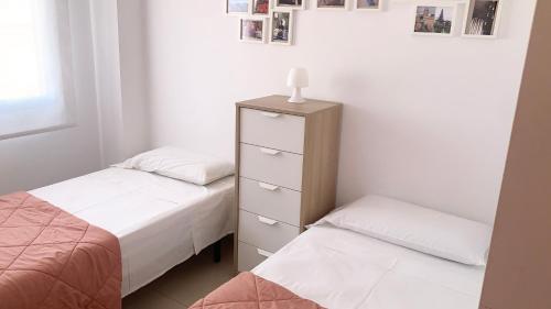 Postel nebo postele na pokoji v ubytování Hoteltype Penthouse 2 Beds, Parking, WIFI & pool Stunning Views