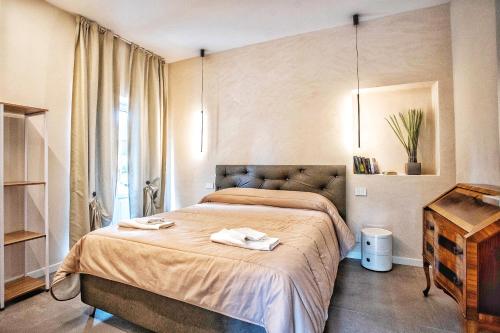 a bedroom with a bed with two towels on it at Villa Giuliana in Arezzo