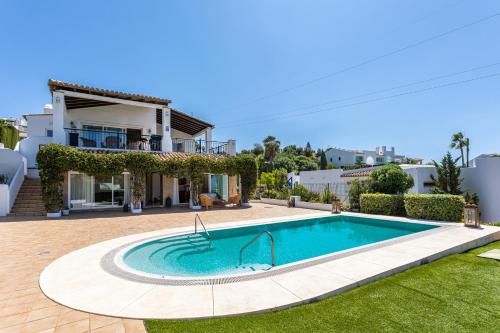Villa La Vista - FAMILY FRIENDLY Private Pool, BBQ, Sauna