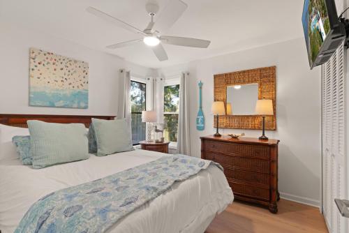 Ένα ή περισσότερα κρεβάτια σε δωμάτιο στο Harbour Oaks, Unit 506