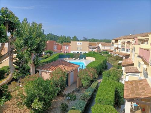 Πισίνα στο ή κοντά στο Appartement Marseillan Plage à 300m de la plage dans résidence avec piscine et tennis *