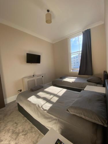 Postelja oz. postelje v sobi nastanitve South Chelsea Apartment London