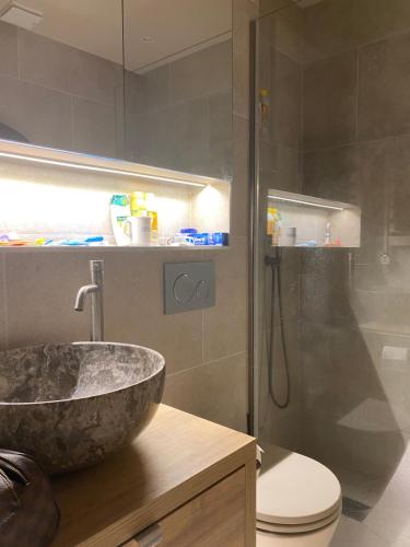 Ванна кімната в South Chelsea Apartment London