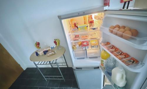 Afbeelding uit fotogalerij van Unique view of Anfield stadium - Charming 2 bedroom apartment in Liverpool with parking in Liverpool