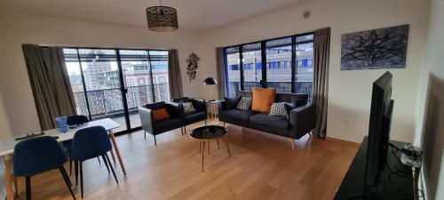 BEL APPARTEMENT CONTEMPORAIN avec TERRASSE CLIMATISATION et PARKING payant en option