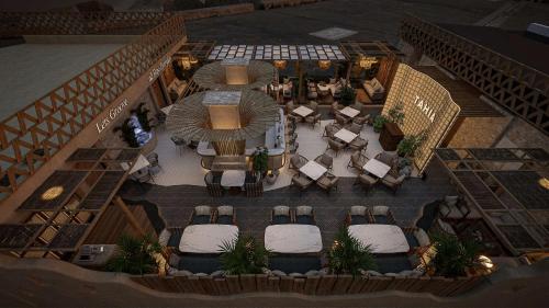 Un restaurante u otro lugar para comer en The Eliot Hotel & Banquet