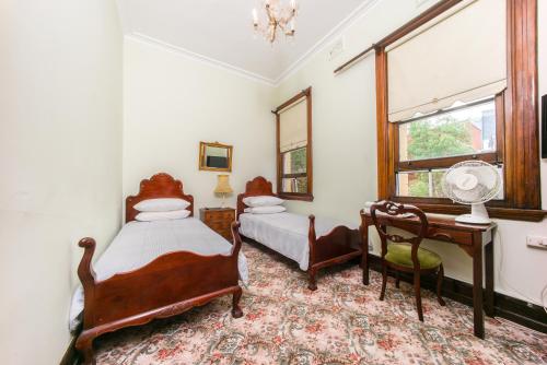 Ένα ή περισσότερα κρεβάτια σε δωμάτιο στο East Sydney Hotel