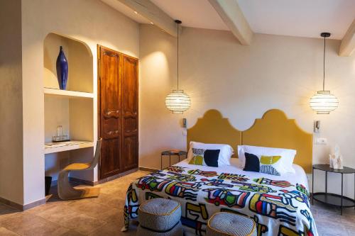 Katil atau katil-katil dalam bilik di Hôtel La Dimora & Spa