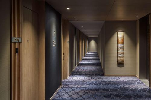 a corridor in a hotel with a hallwayngth at Hyatt House Kanazawa in Kanazawa