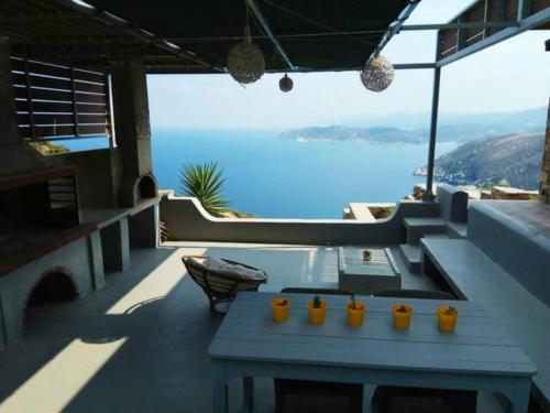 Φωτογραφία από το άλμπουμ του Aegean Blue Luxury Room with pool σε Trikovilón