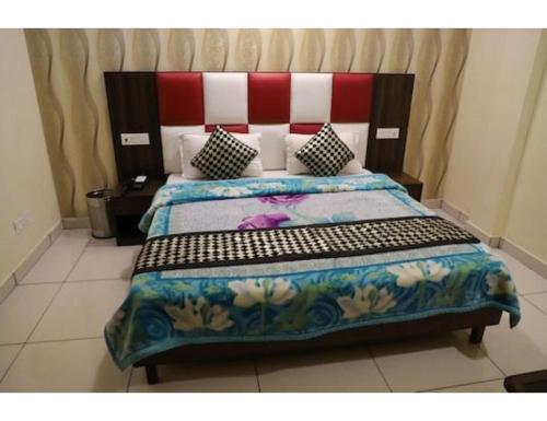 מיטה או מיטות בחדר ב-Hotel Ess Pee 91, Chandigarh
