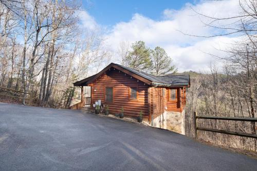 Briar Brook - Private Smoky Mountain Luxury Log Home with 2 Fireplaces, Hot Tub & Community Pool photo 29