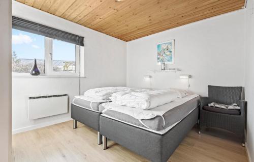een slaapkamer met een groot bed en een raam bij 5 Bedroom Pet Friendly Home In Ebeltoft in Ebeltoft