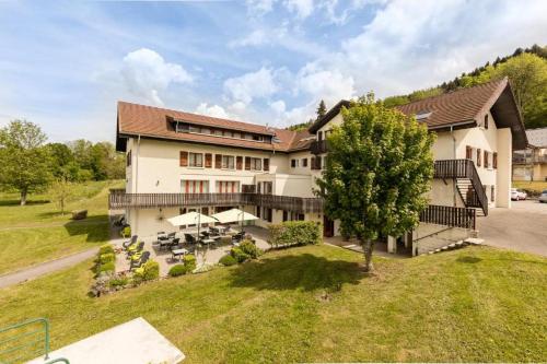 an aerial view of a house with a tree at Appartement-Chalet avec Terrasse - Vue Lac in Lugrin
